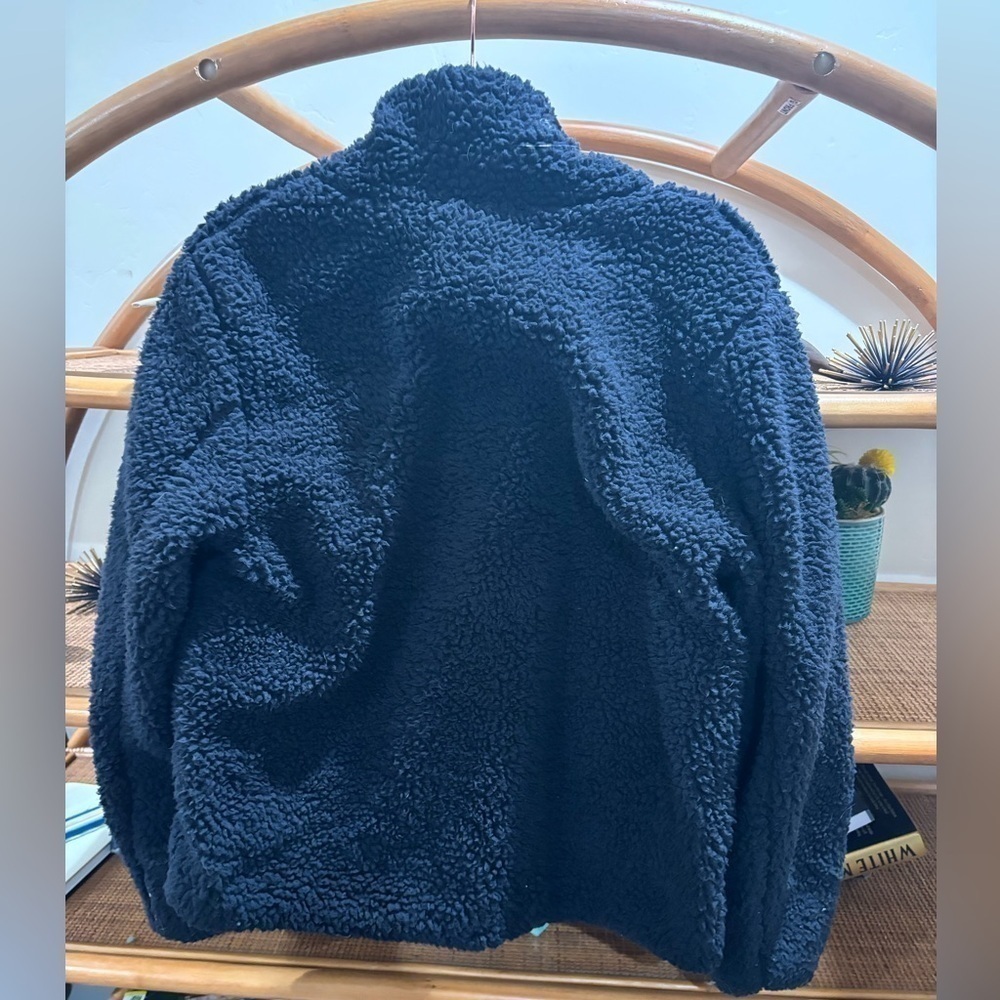 Thread and Supply fuzzy black Sherpa full zip - Picture 5 of 6